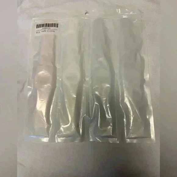 Waterproof AirTag Bracelet for Kids 4 pack soft silicone adjustable strap - Picture 8 of 8